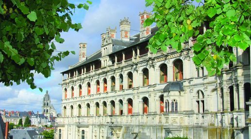 Début de la construction de l'aile François Ier au château de Blois
